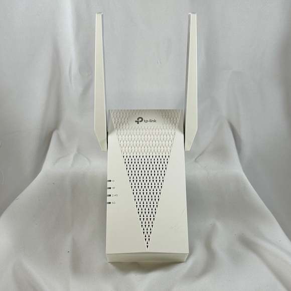 TP-Link Dual Antenna White Wireless Access Point - Picture 1 of 6